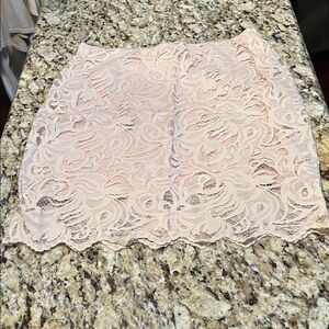 H&M Lace Mini Skirt in Soft Pink
